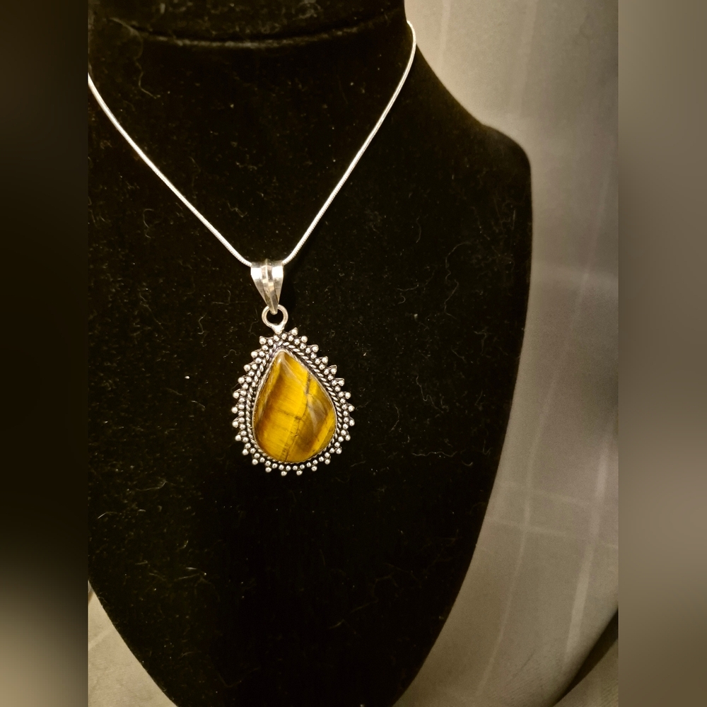 Natural Tiger Eye Stone necklace 20"